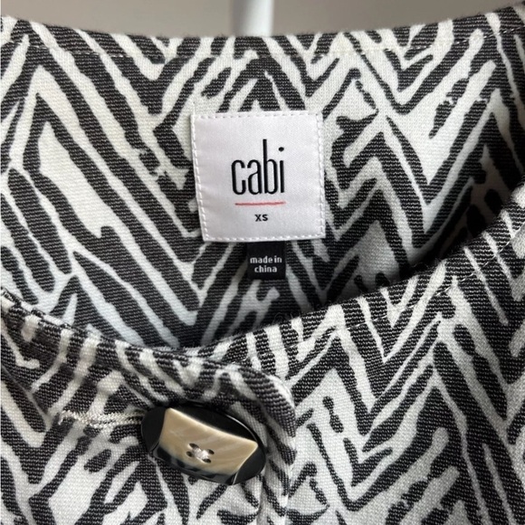 Cabi Peacoat Jacket Sz XS Zig Zag Ponte Knit style #3034 Zebra EUC Artsy Buttons - Picture 3 of 16